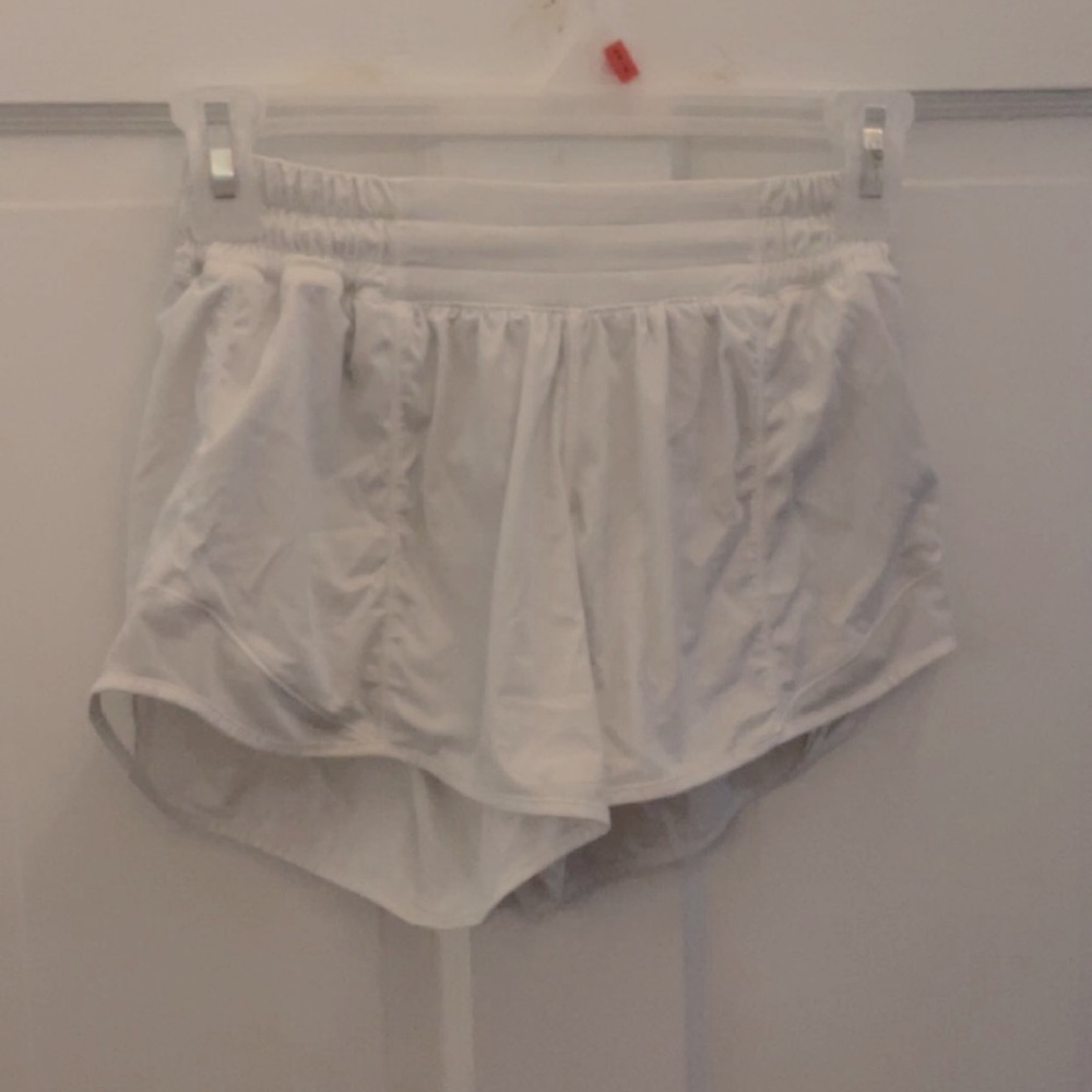 white lululemon hotty hot shorts size 2